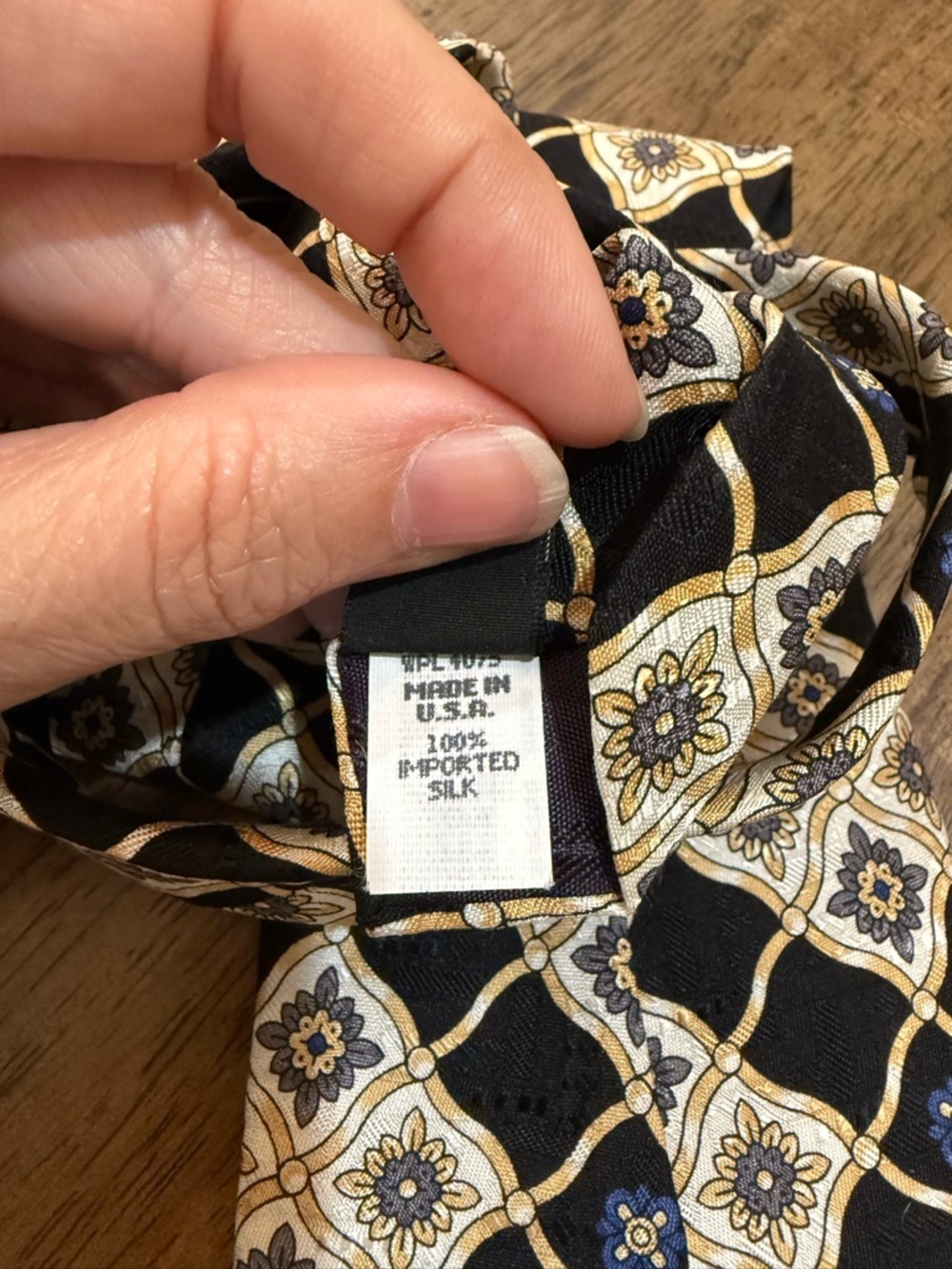 vtg 90s Oscar DeLaRenta Silk Tie Art Black Gold  MobBoss Necktie 4x59 Medallion - Picture 6 of 7